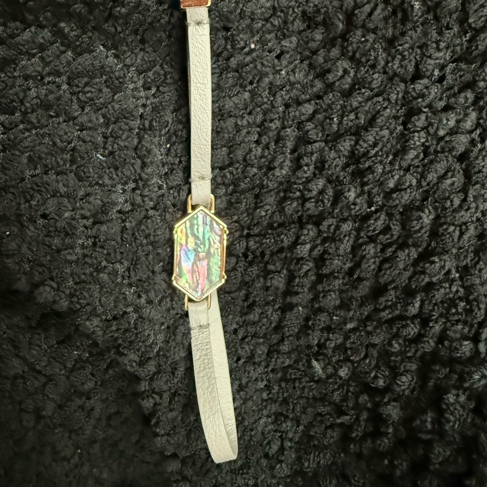 Park Lane “Aura” bracelet. Genuine lilac Abalone & genuine leather. 15”